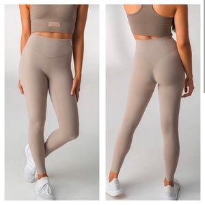 Balance Athletica leggings. The cloud pant. Size M. Color: Mica